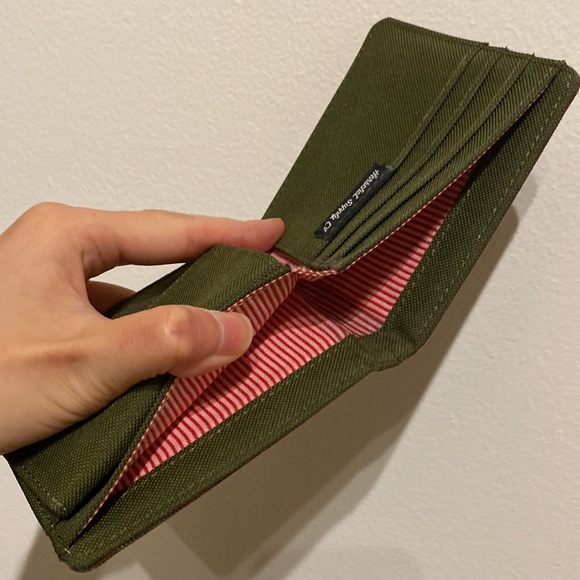 Hershel Supply Camo Canvas Wallet - Picture 5 of 6